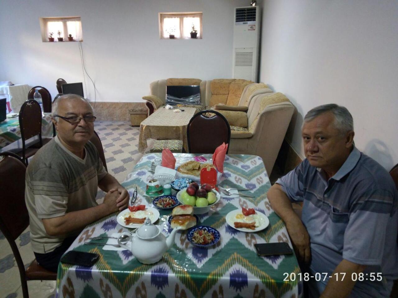 Al Hilol Guesthouse Buchara Buitenkant foto